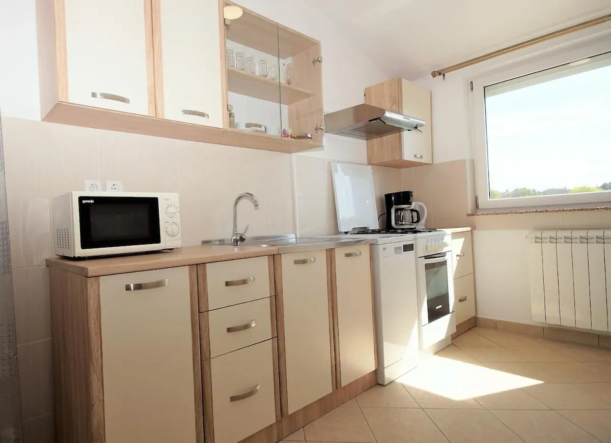 Apartment Maja プーラ