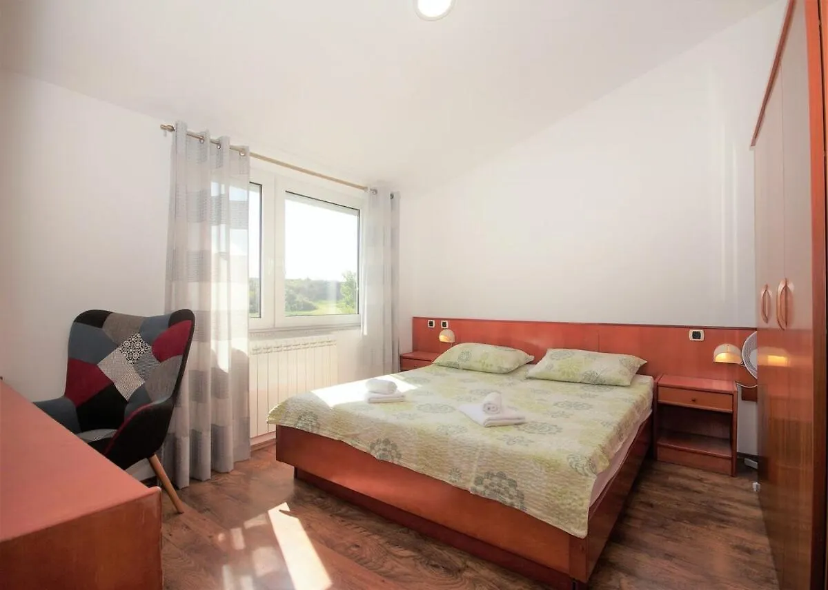 Apartment Maja プーラ