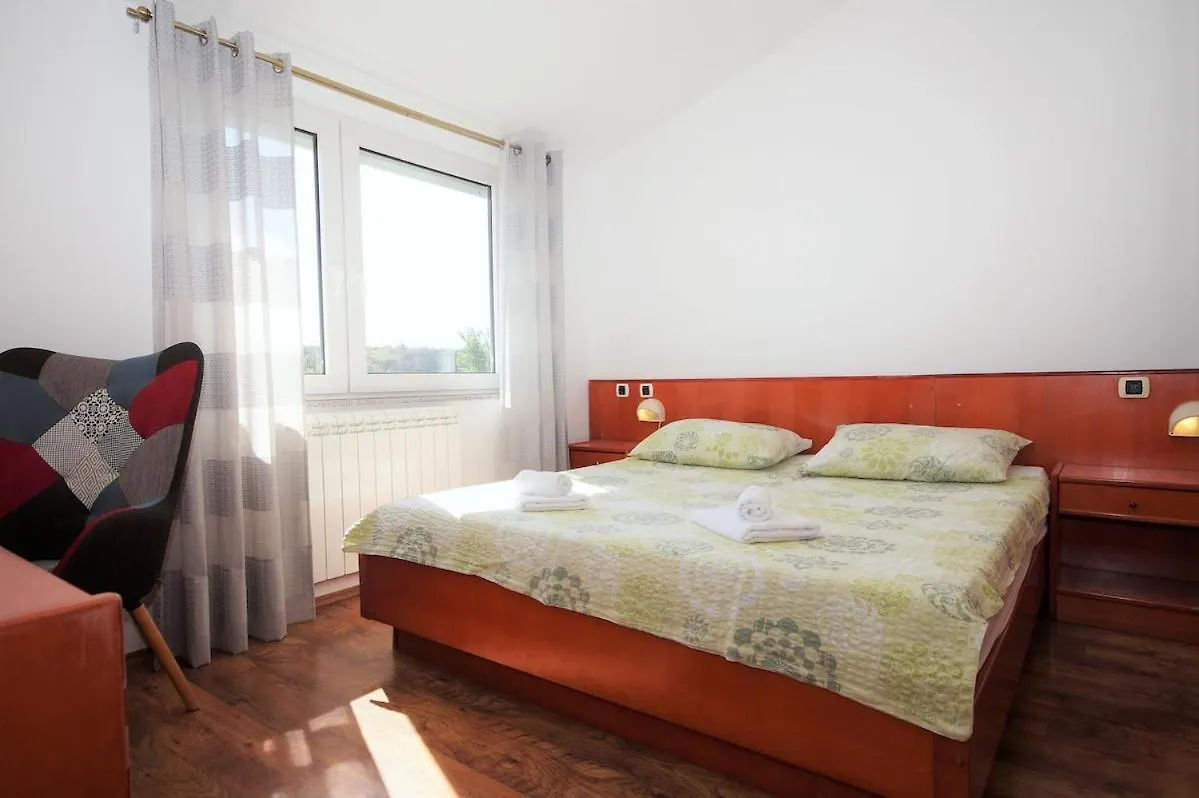 Apartment Maja プーラ