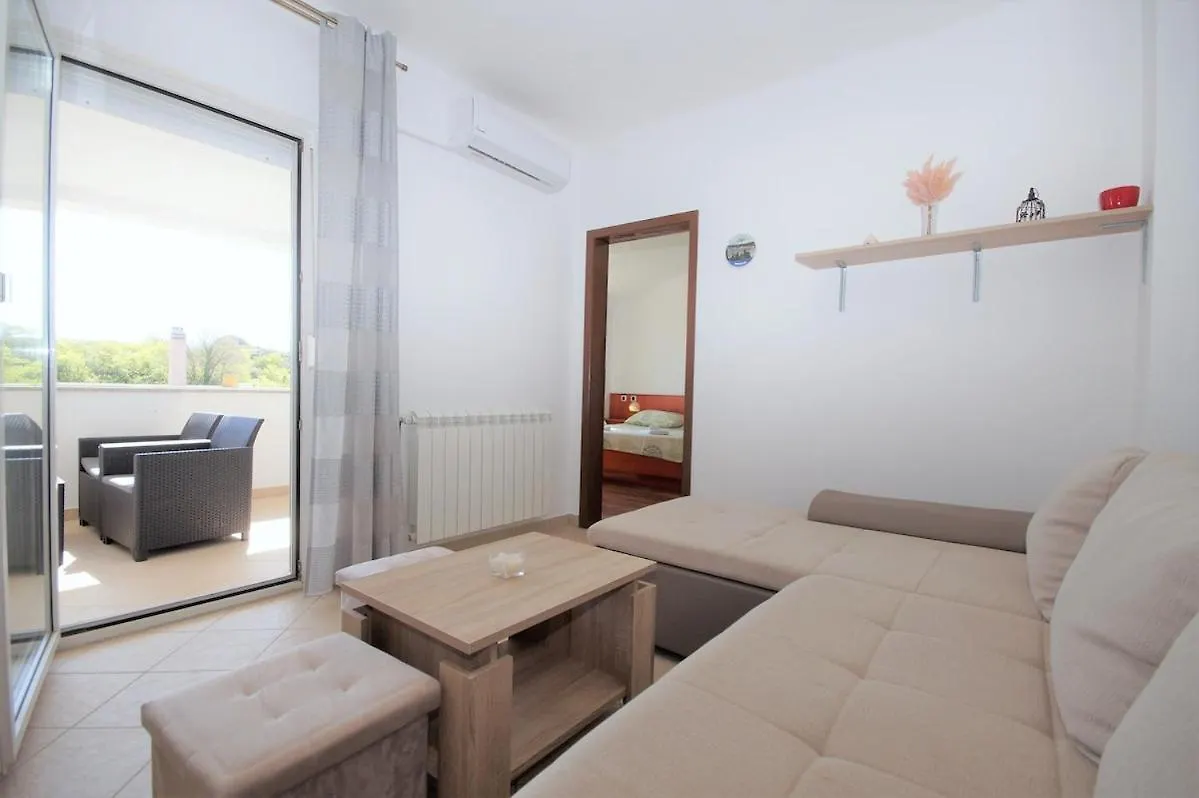 Apartment Maja プーラ